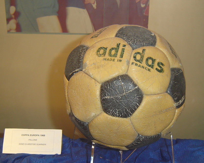 Telstar_Adidas_1968