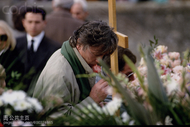 Alain Delon at Audrey s grave